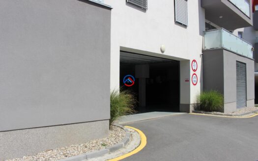 Pronájem nadstandardního  zařízeného bytu 3+kk (64 m) s terasou v novostavbě v blízkosti centra