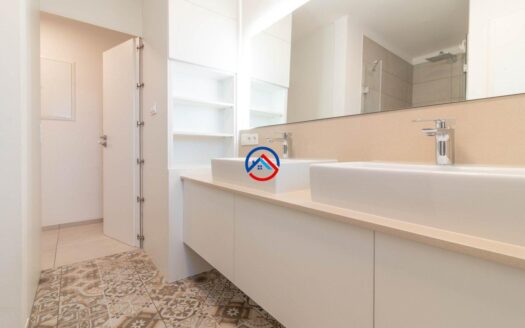 Nadstandardně zrekonstruovaný byt 3+kk (69,8m2, sklep 45m2) v oblíbené části Olomouce Neředín,