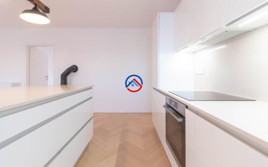 Nadstandardně zrekonstruovaný byt 3+kk (69,8m2, sklep 45m2) v oblíbené části Olomouce Neředín,