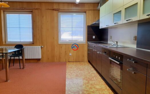 Pronájem 4+1 167 m2, se zahradou 1226 m2