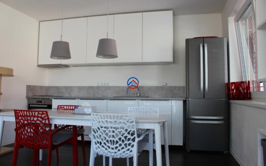 Pronájem nadstandardního zařízeného bytu 3+kk (64 m) s terasou v novostavbě v blízkosti centra