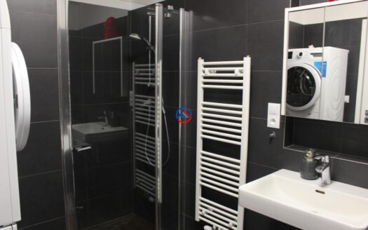 Pronájem nadstandardního zařízeného bytu 3+kk (64 m) s terasou v novostavbě v blízkosti centra