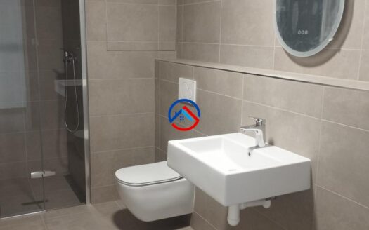 Prodej bytu vč. KUCHYNĚ a šatny, A1A, 2+kk se zahradou 99m2 a terasou. Sklep
